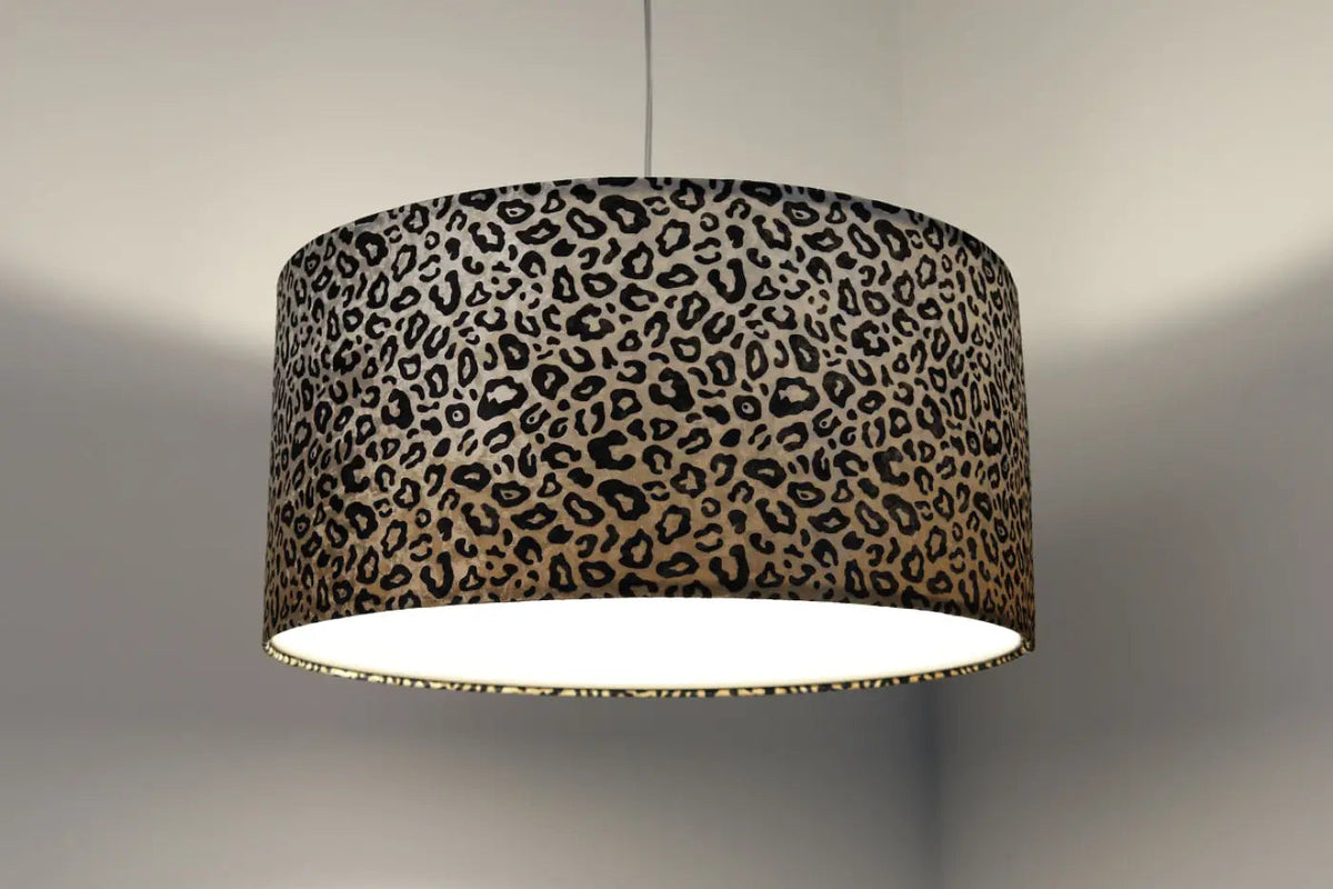 Suspension motif léopard crème et noir, abat-jour en tissu