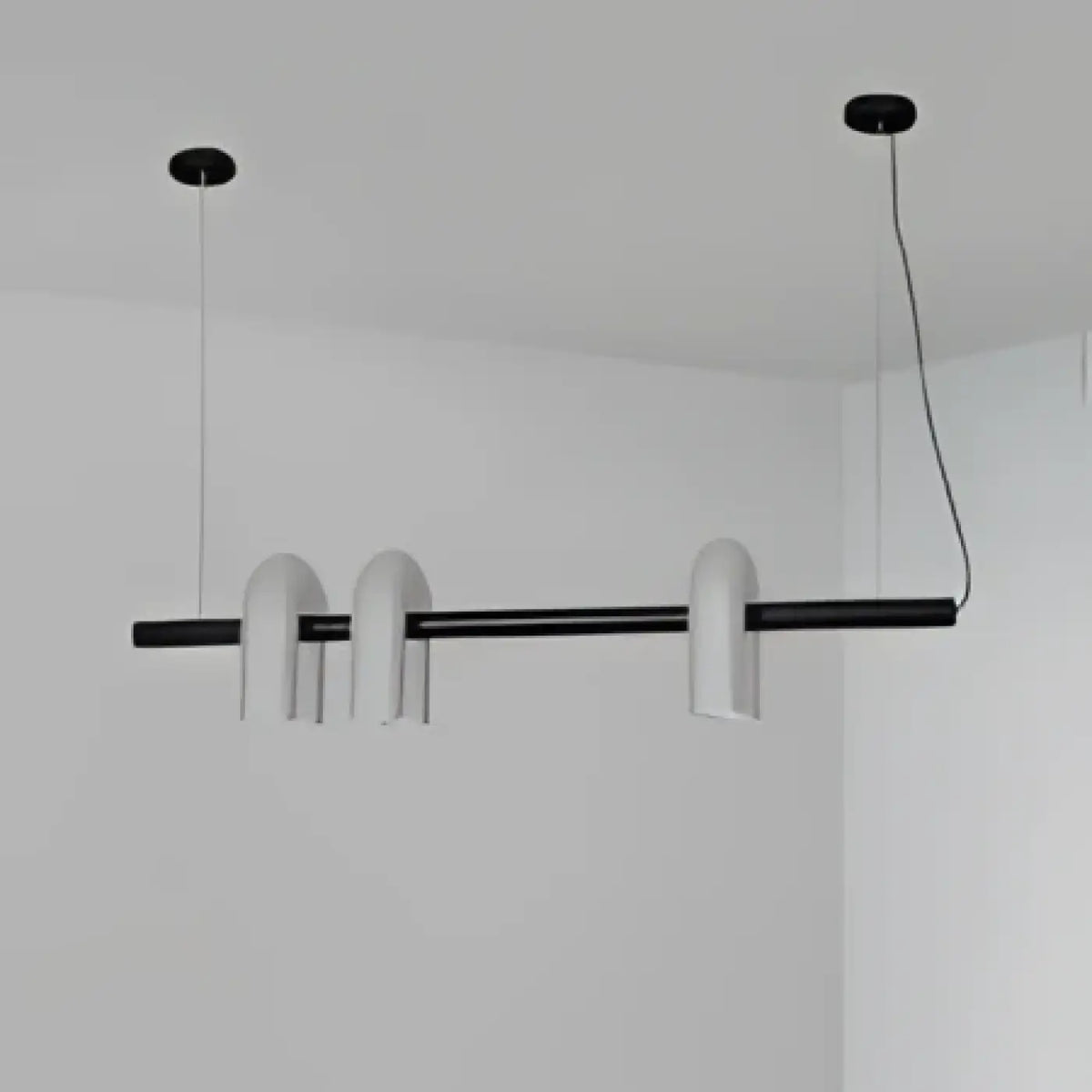 Suspension linéaire à trois abat-jours arrondis, trois coloris, gris