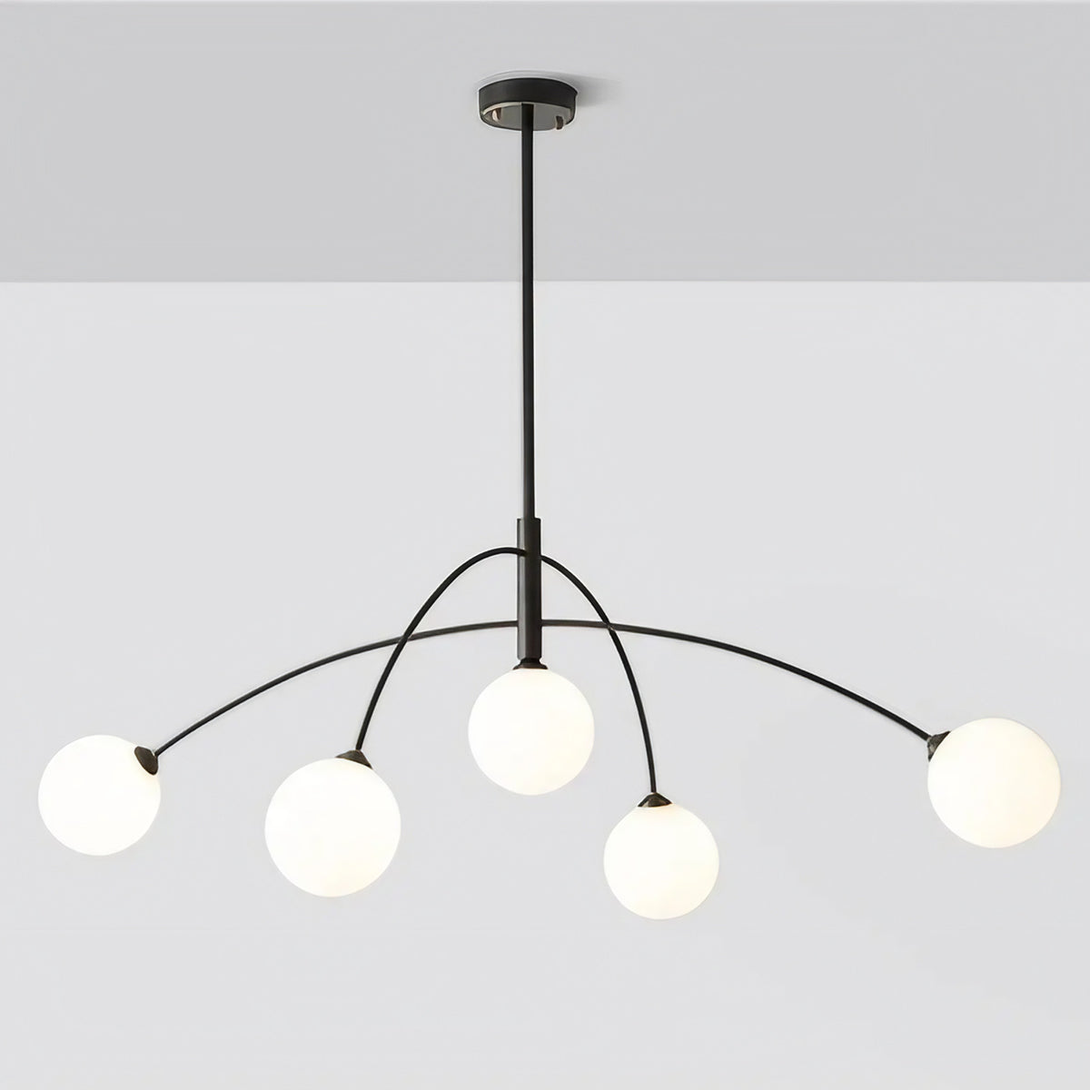 Suspension minimaliste à boules en verre transparent