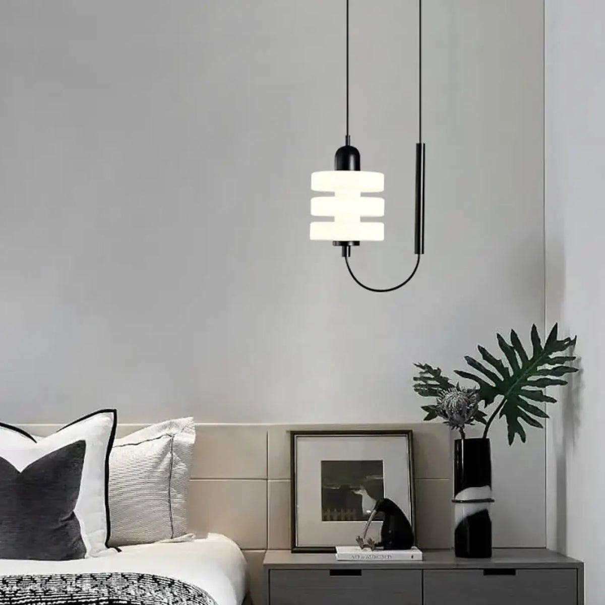 Suspension minimaliste en verre blanc