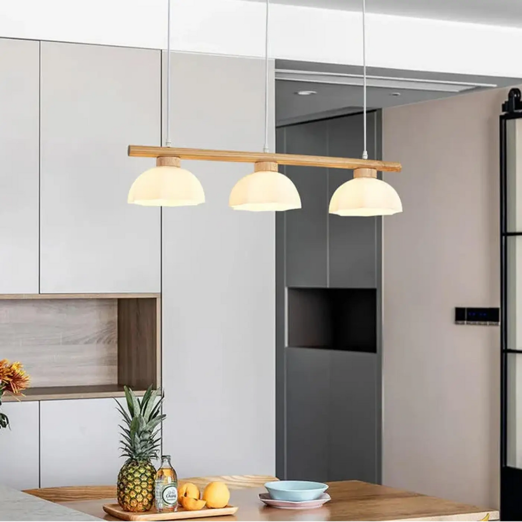 Suspension design en bois naturel et verre translucide
