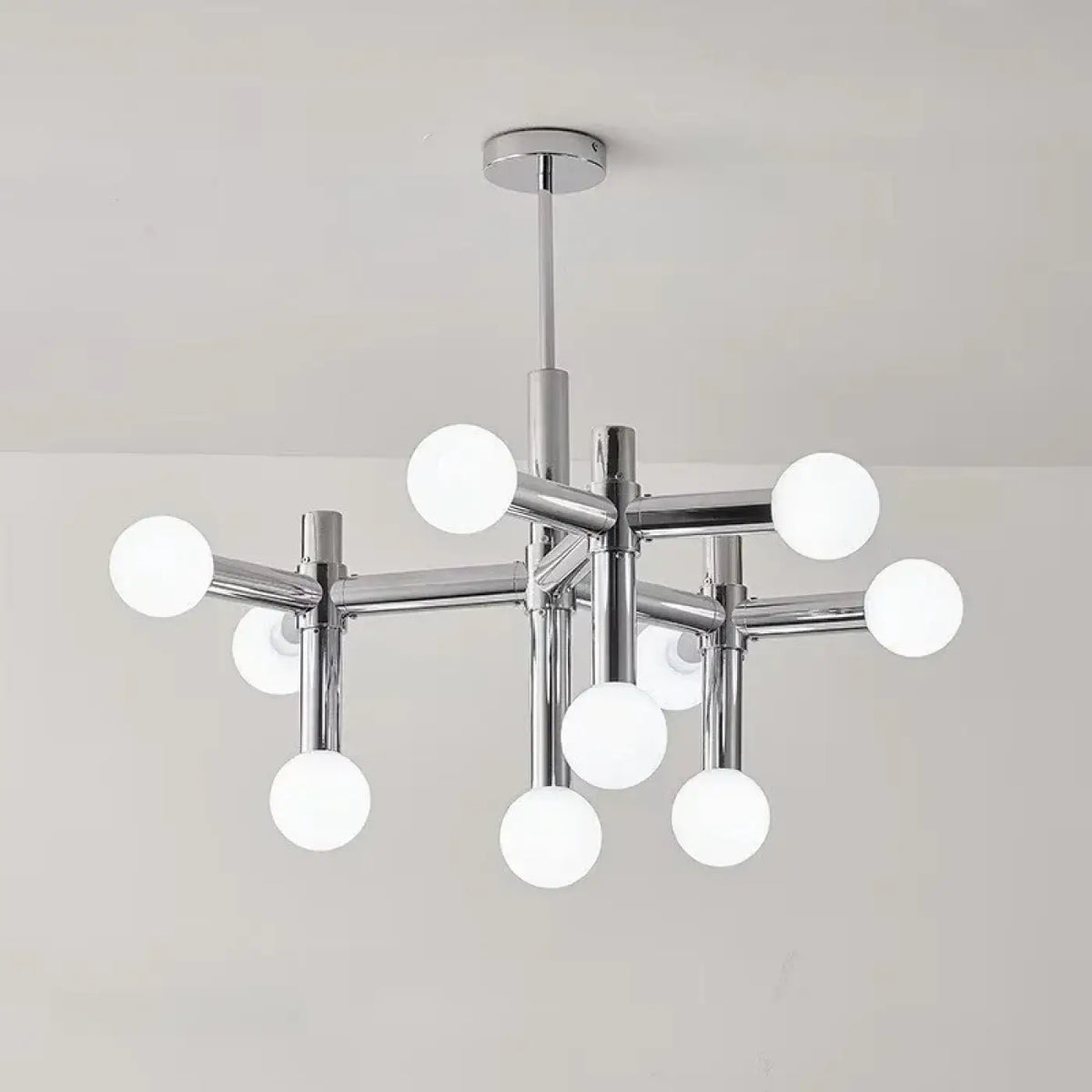 Suspension chromée à globes en verre opalin, trois teintes