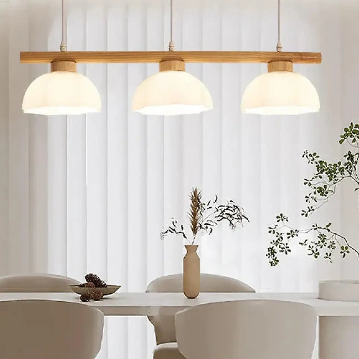 Suspension design en bois naturel et verre translucide