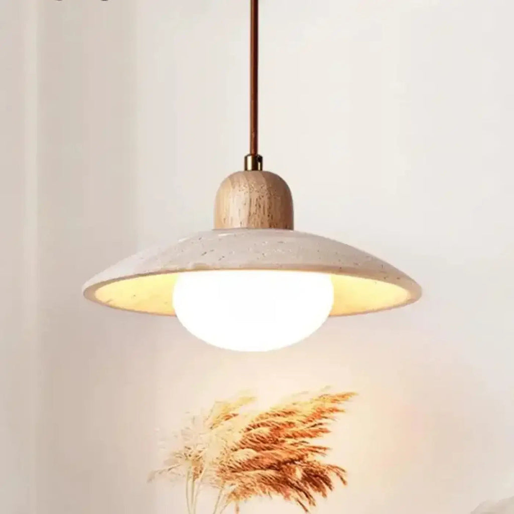 Suspension design associant pierre et bois, ligne sobre