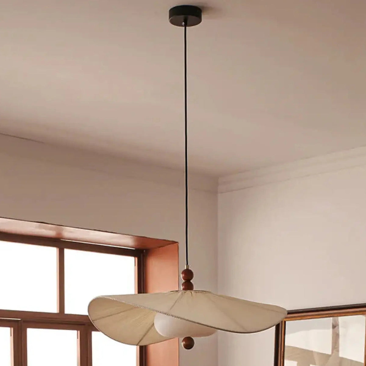 Suspension en tissu beige au style naturel