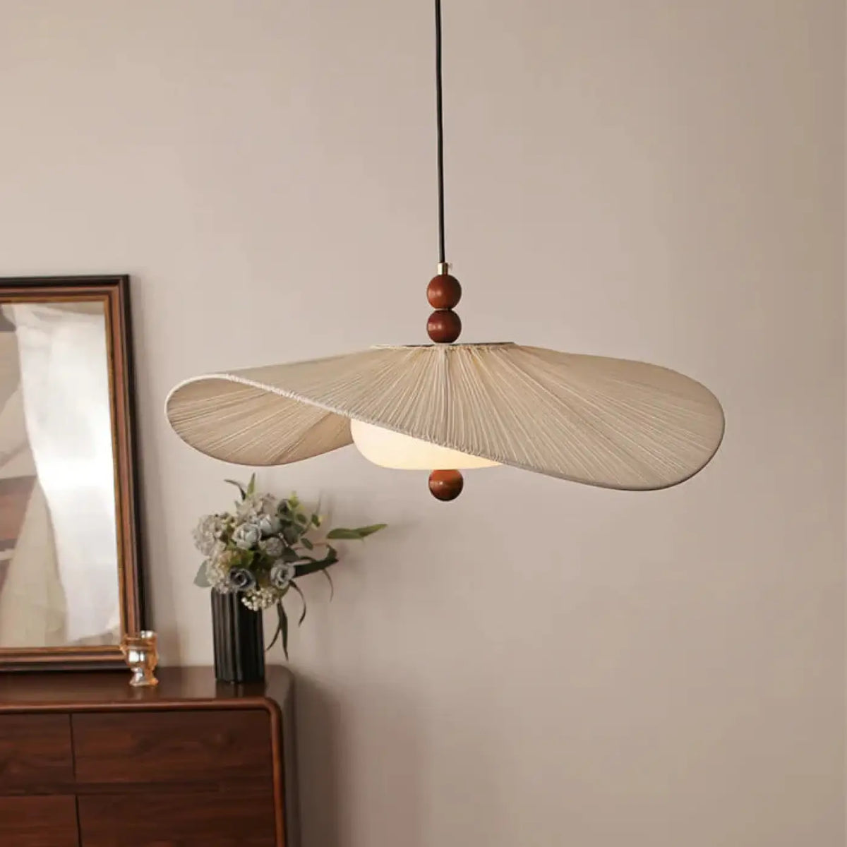 Suspension en tissu beige au style naturel
