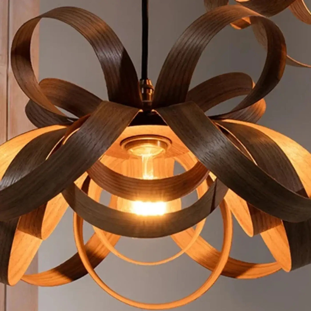 Suspension organique en rubans de bois, blanc ou marron
