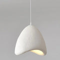 Suspension en résine granuleuse, forme de galet, trois coloris, blanc