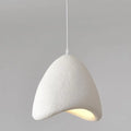 Suspension en résine granuleuse, forme de galet, trois coloris, blanc