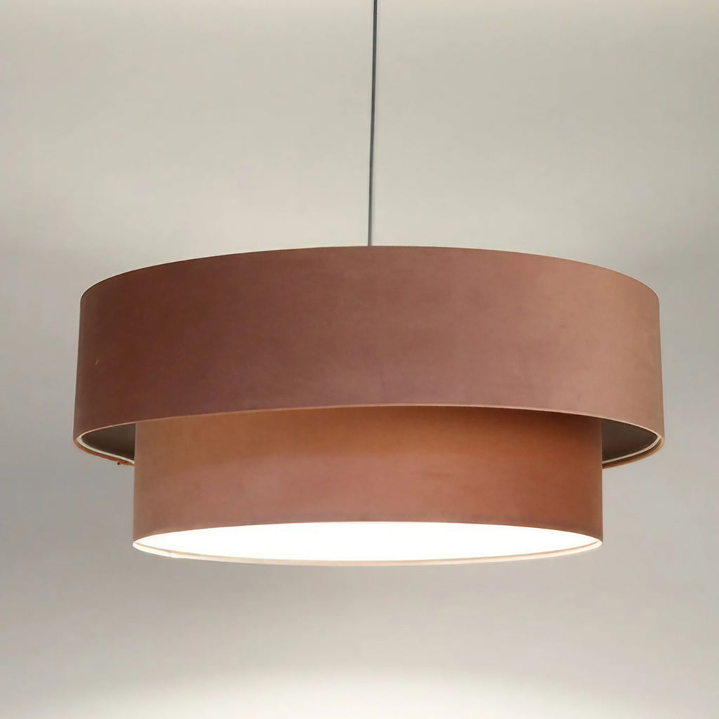 Suspension en velours rose poudré et gris clair, cylindre