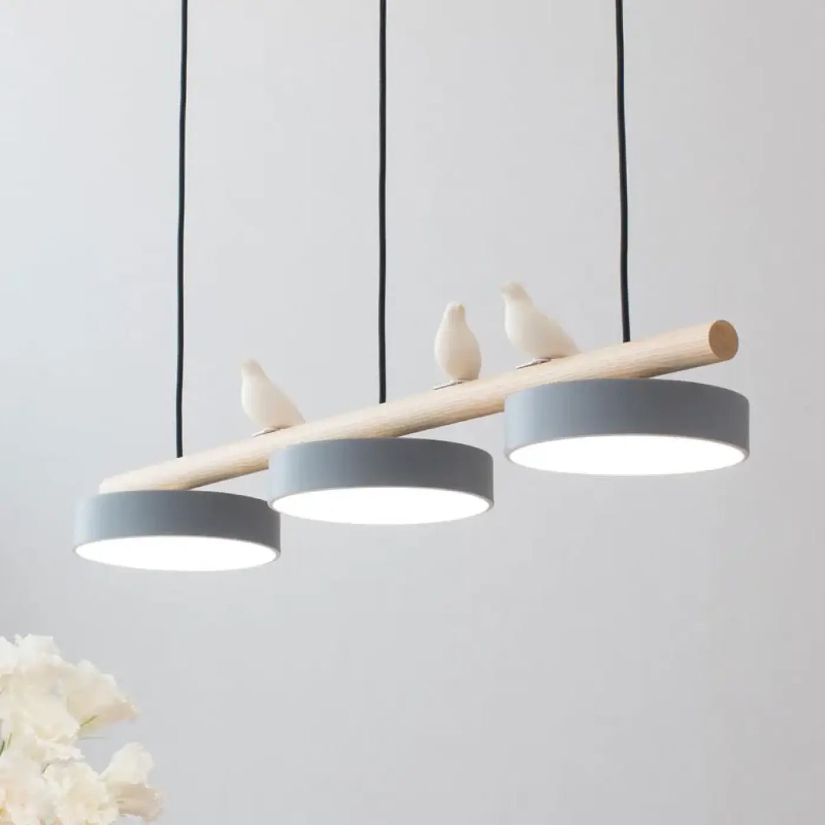 Suspension scandinave à petits oiseaux en bois coloré