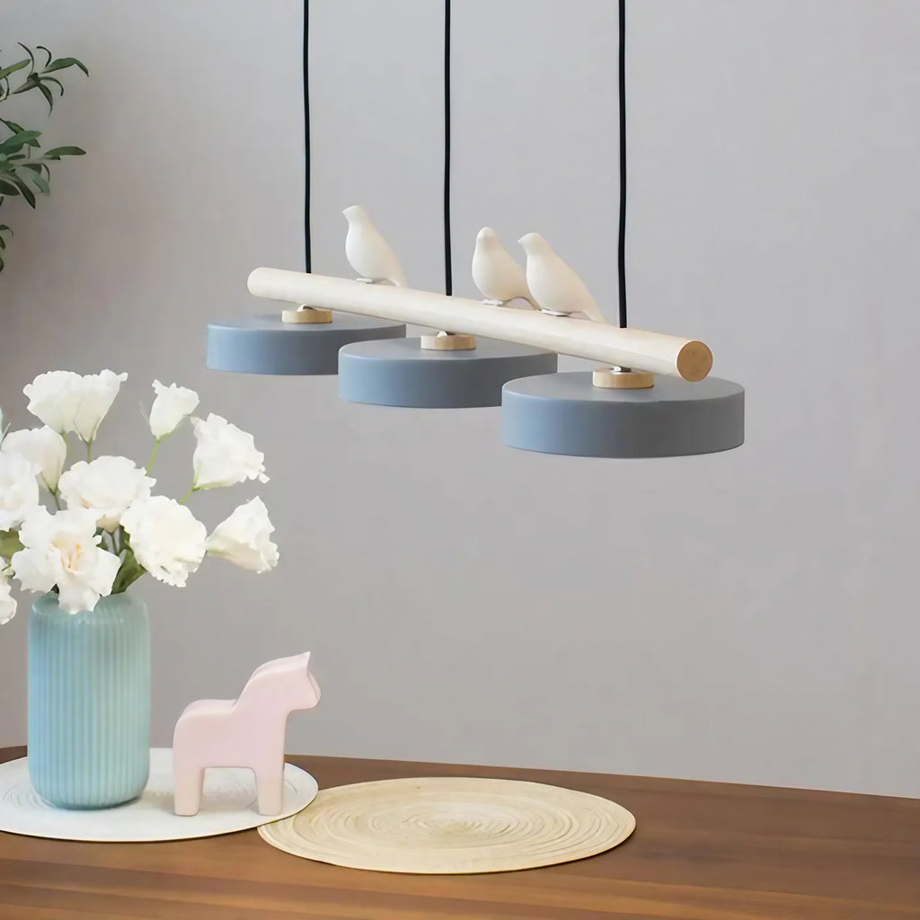 Suspension scandinave à petits oiseaux en bois coloré