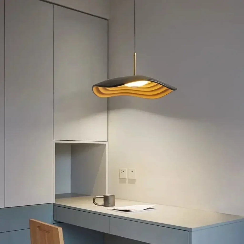 Suspension sculpturale effet bois, quatre coloris