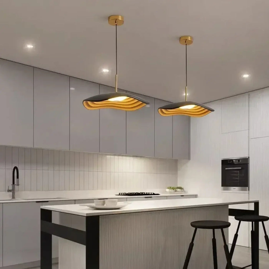 Suspension sculpturale effet bois, quatre coloris
