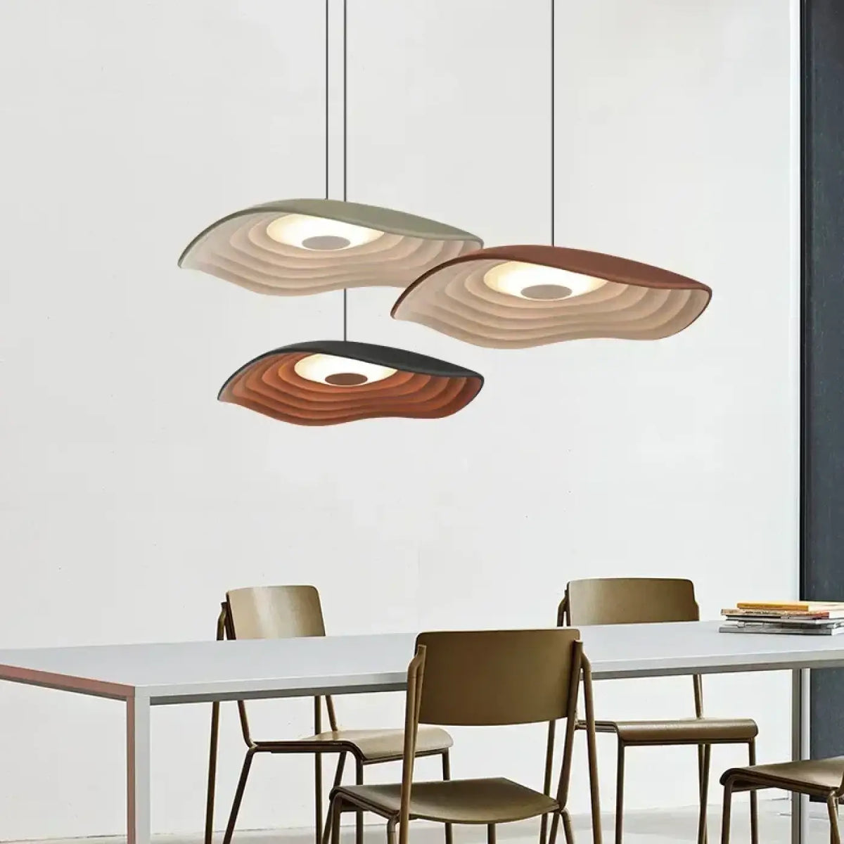 Suspension sculpturale effet bois, quatre coloris