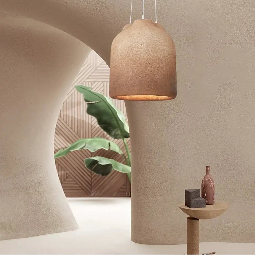 Suspension sculpturale aux courbes généreuses, noir ou beige