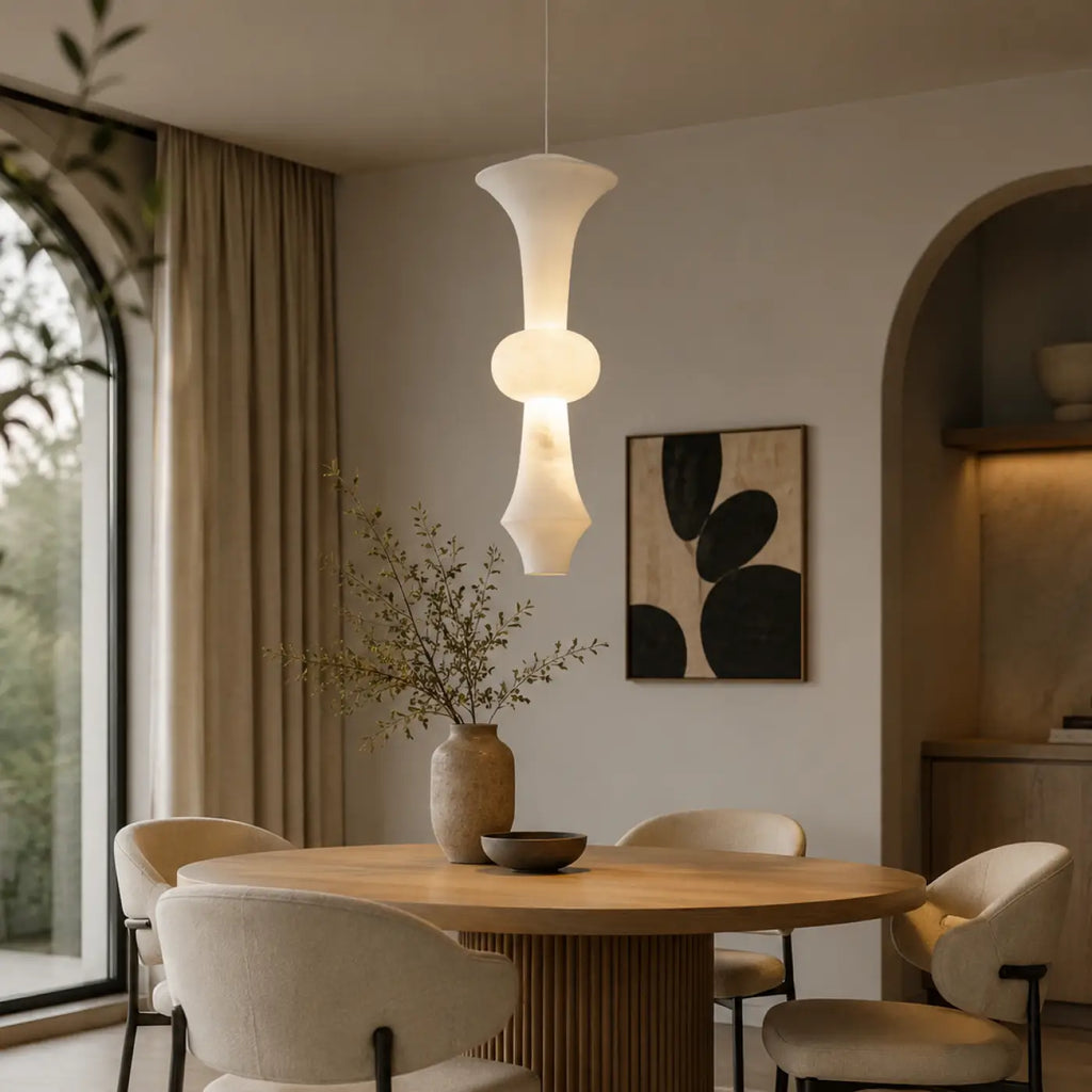 Suspension design à forme élancée et courbes fluides