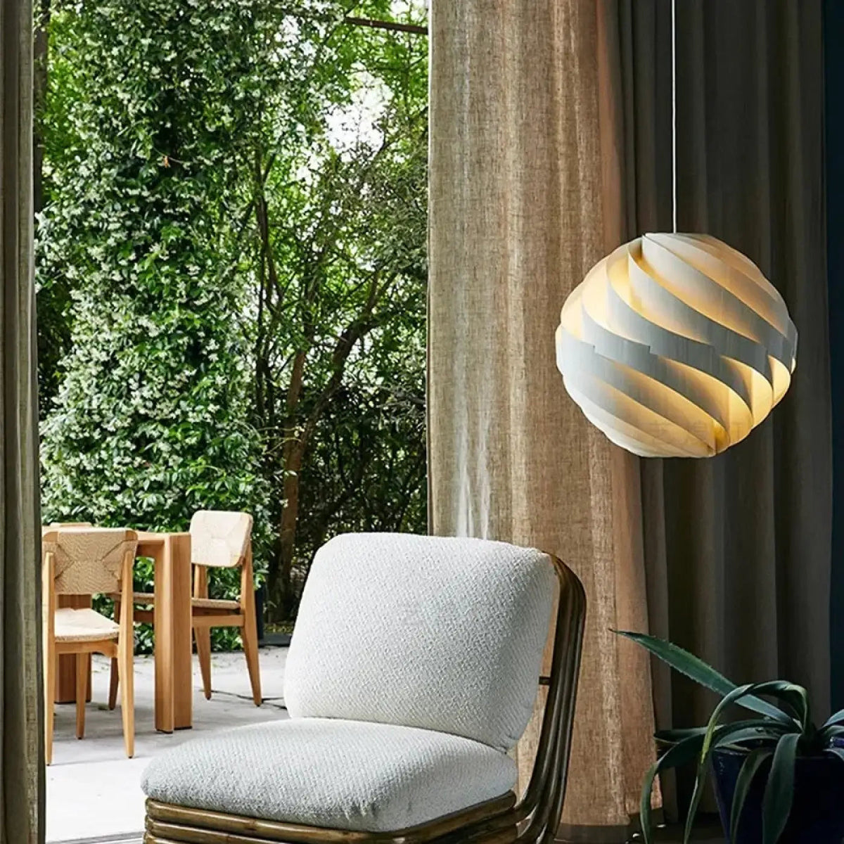 Suspension spirale blanche au design moderne, tailles S, M ou L