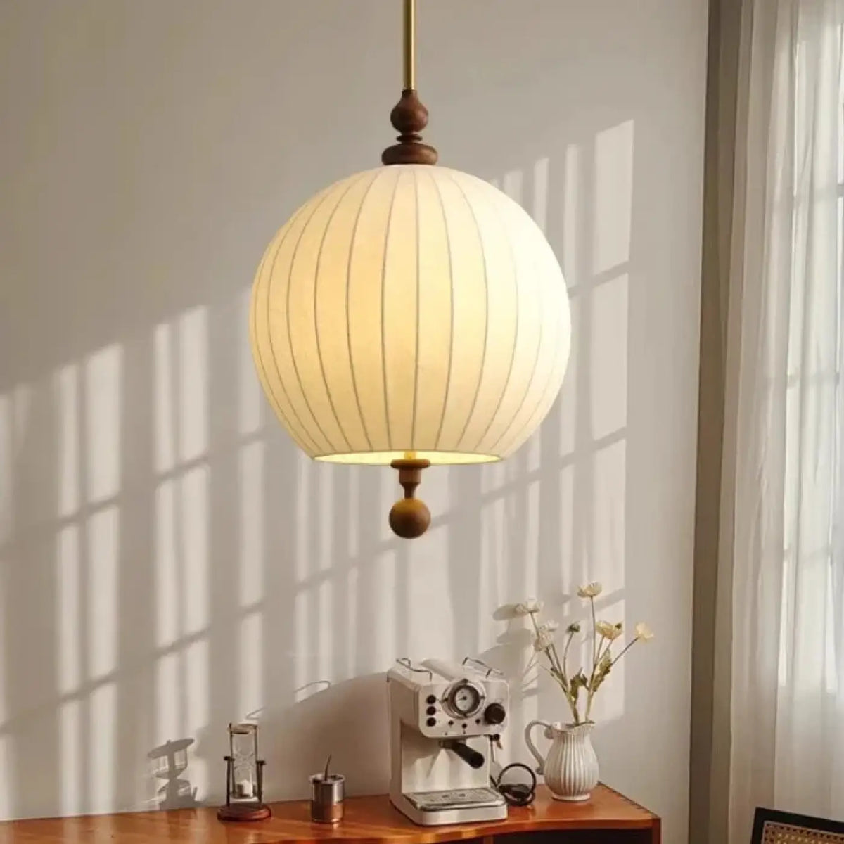 Suspension en tissu et bois naturel, deux modèles