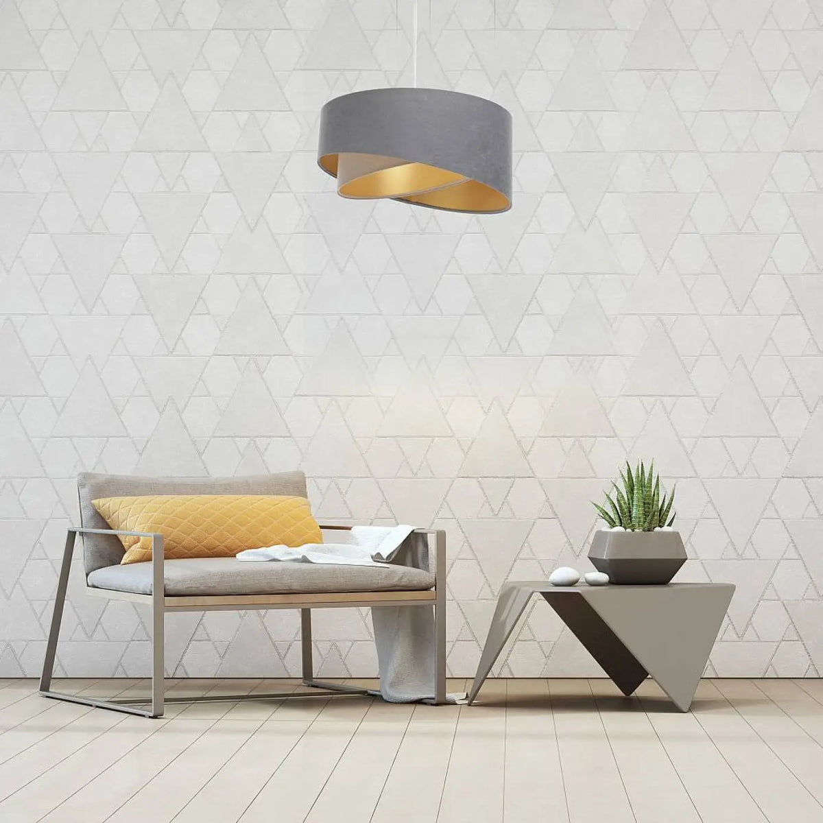 Suspension en tissu gris et beige arrondie, reflets dorés dedans