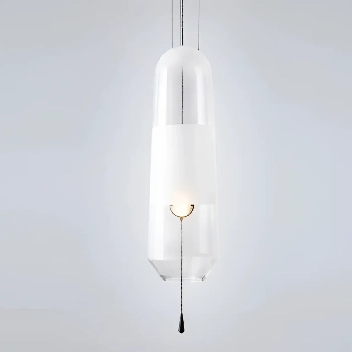 Suspension en verre ambré à partie centrale opaline, trois coloris, blanc