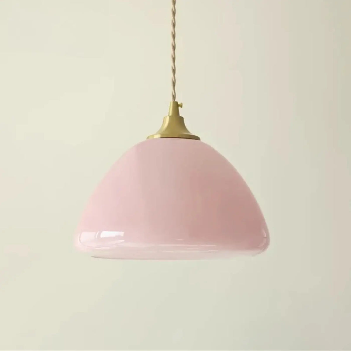 Suspension en verre rose pastel et métal doré