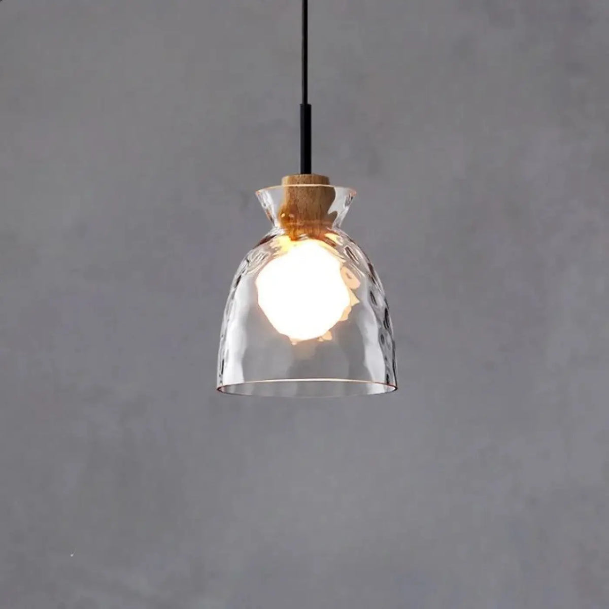 Suspension en verre soufflé et détails en bois, S, M ou L