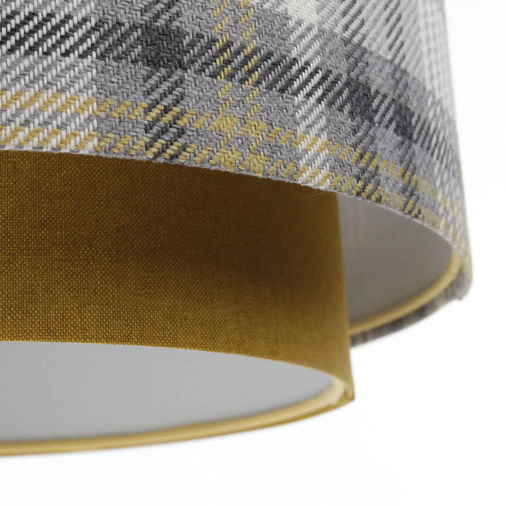 Suspension en tissu gris et jaune moutarde, motif graphique