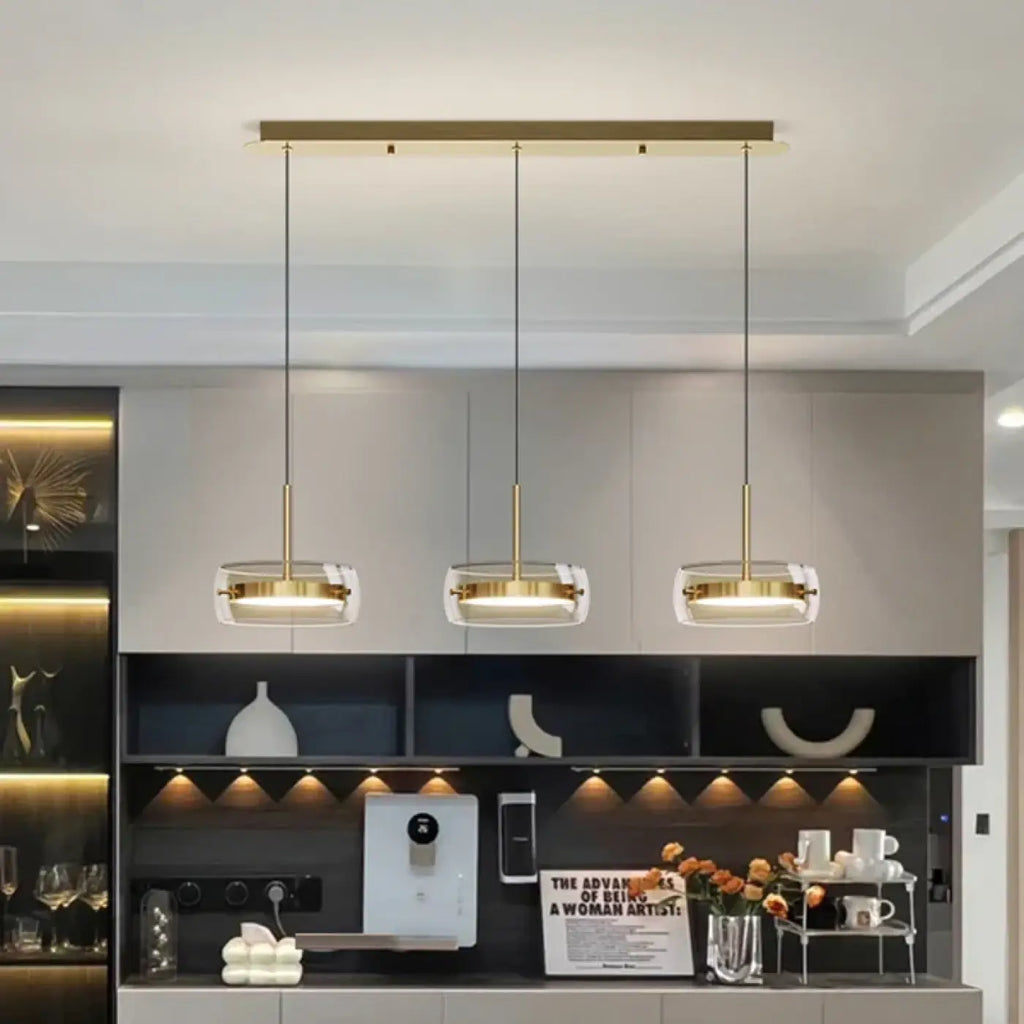 Suspension dorée à trois têtes LED, design moderne