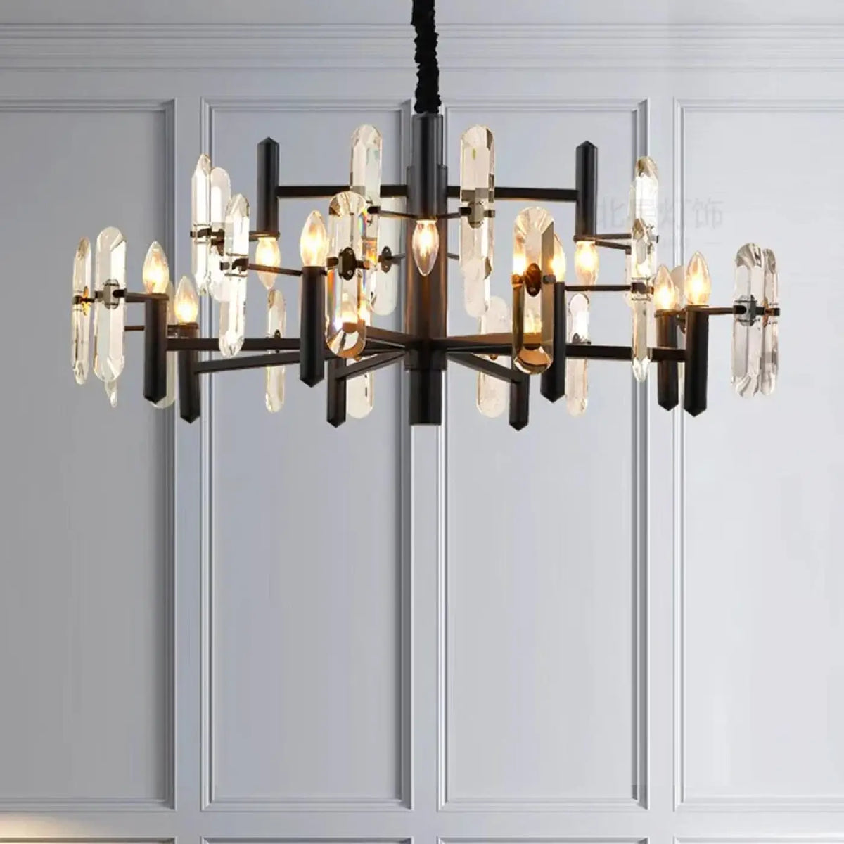 Suspension design noire ou dorée, trois tailles, lumière au choix