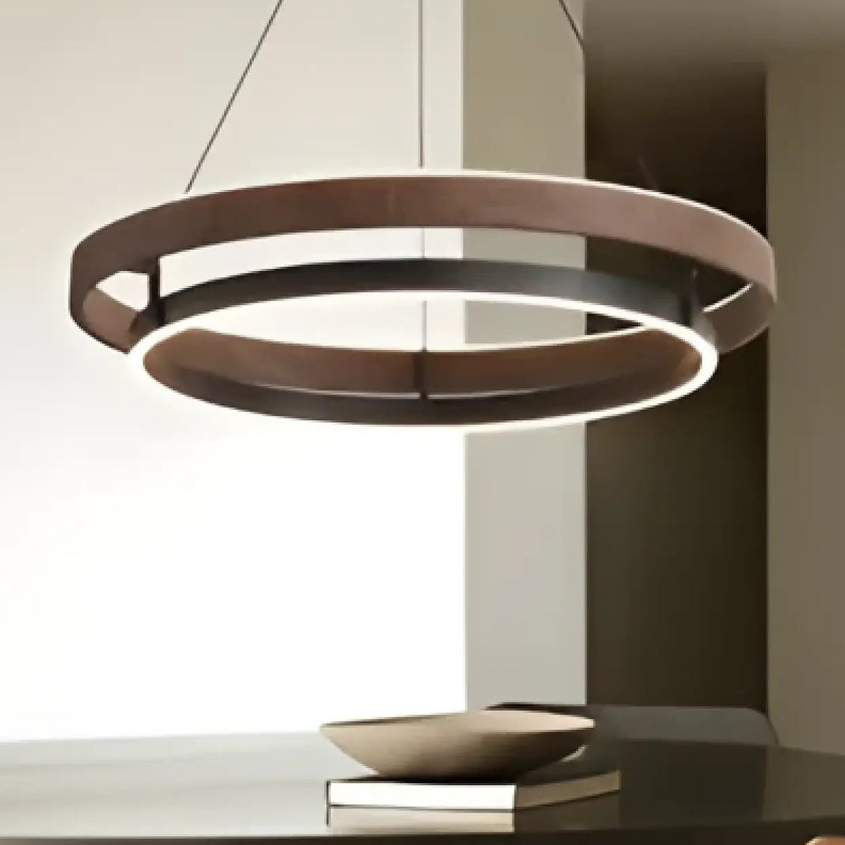 Suspension double anneau LED, effet bois et structure sombre