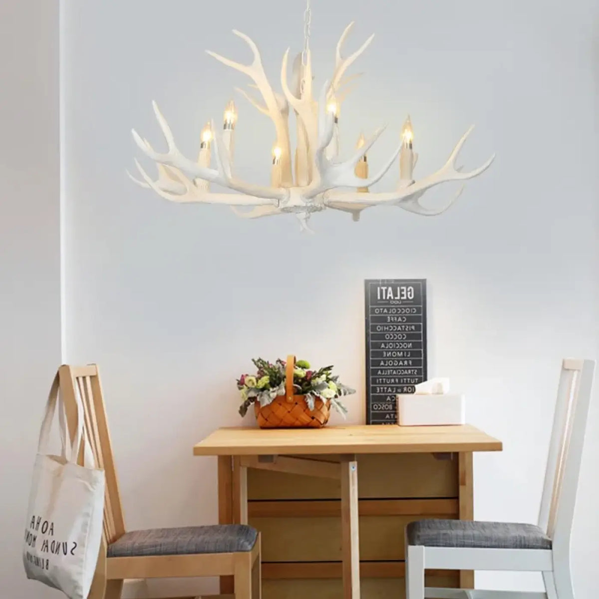 Suspension en forme de cornes blanches, lignes courbes