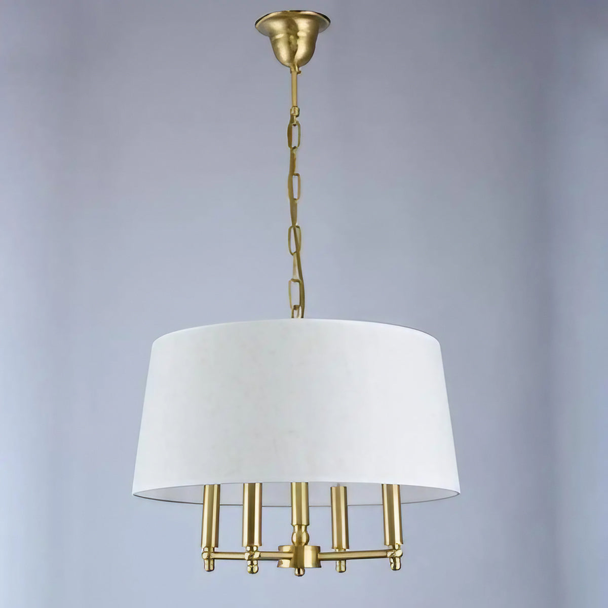 Suspension verticale pour plafond haut et cage d'escalier