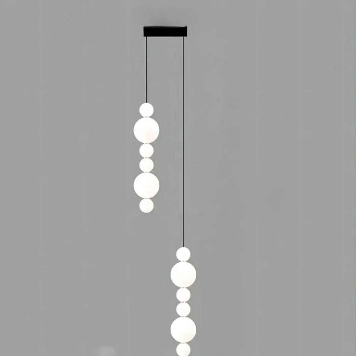Suspension cascade de boules opalines, sept tailles au choix