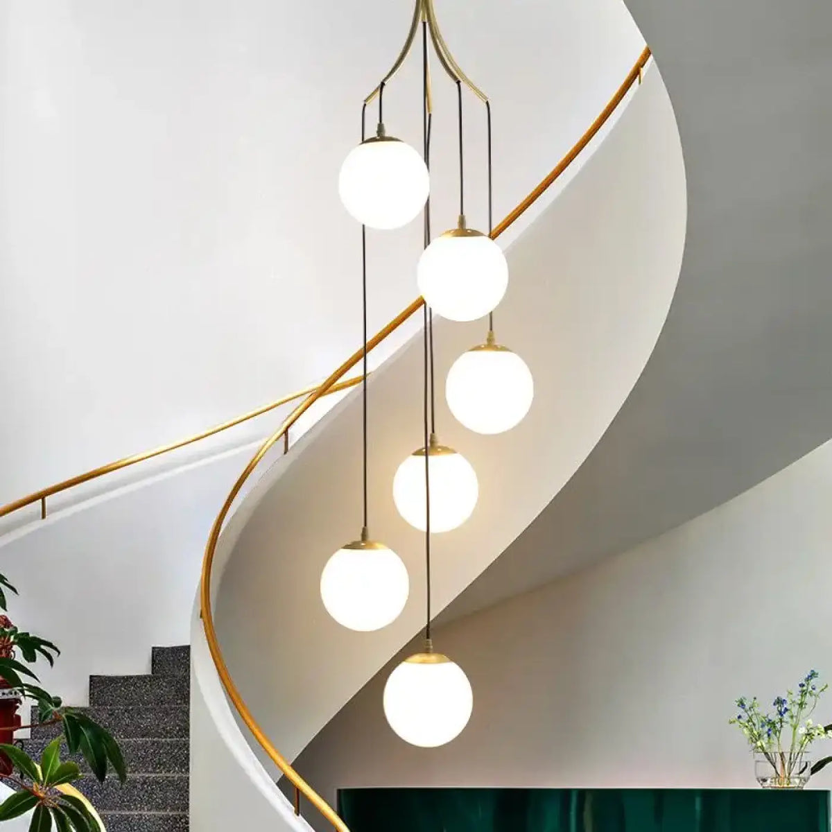 Suspension contemporaine, deux modèles, noir ou doré, S ou M
