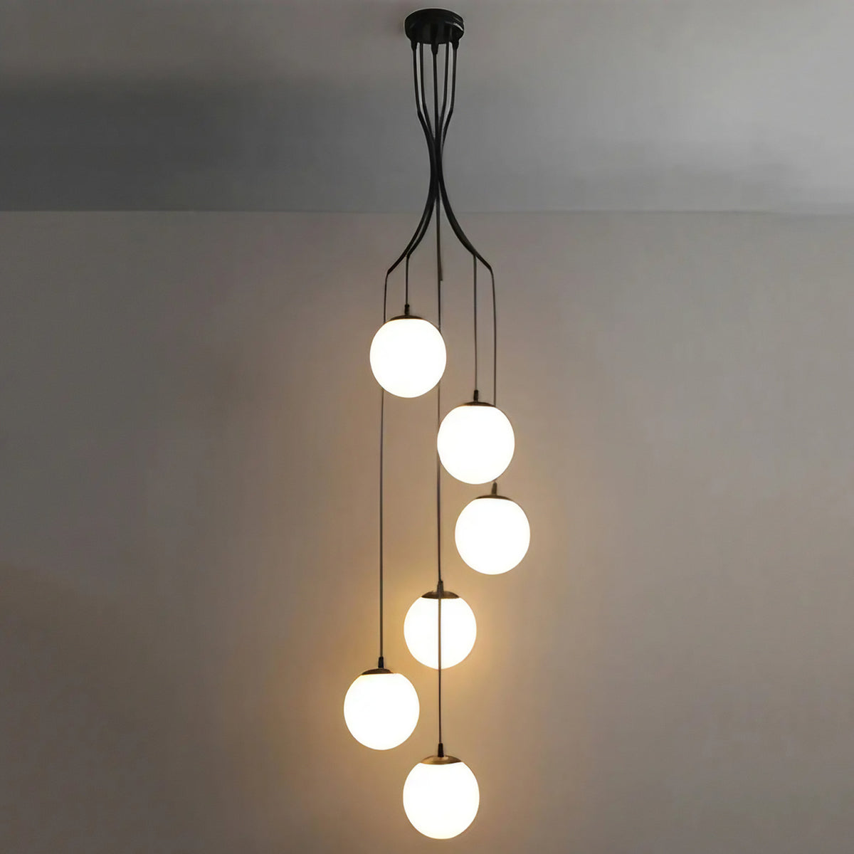 Suspension contemporaine, deux modèles, noir ou doré, S ou M