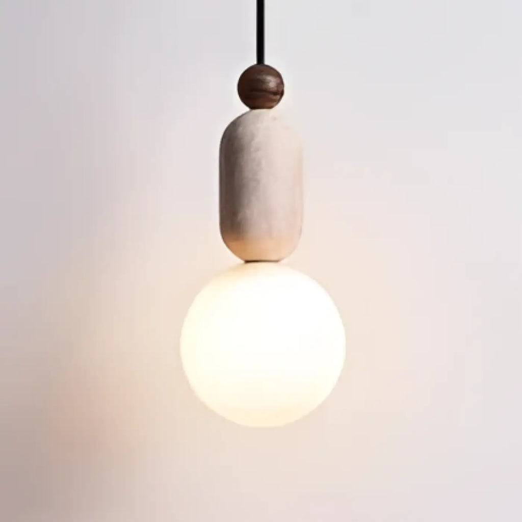 Suspension pierre texturée et globe en verre opalin