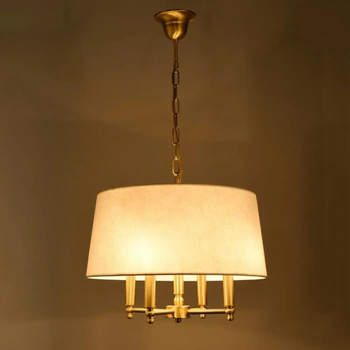 Suspension verticale pour plafond haut et cage d'escalier