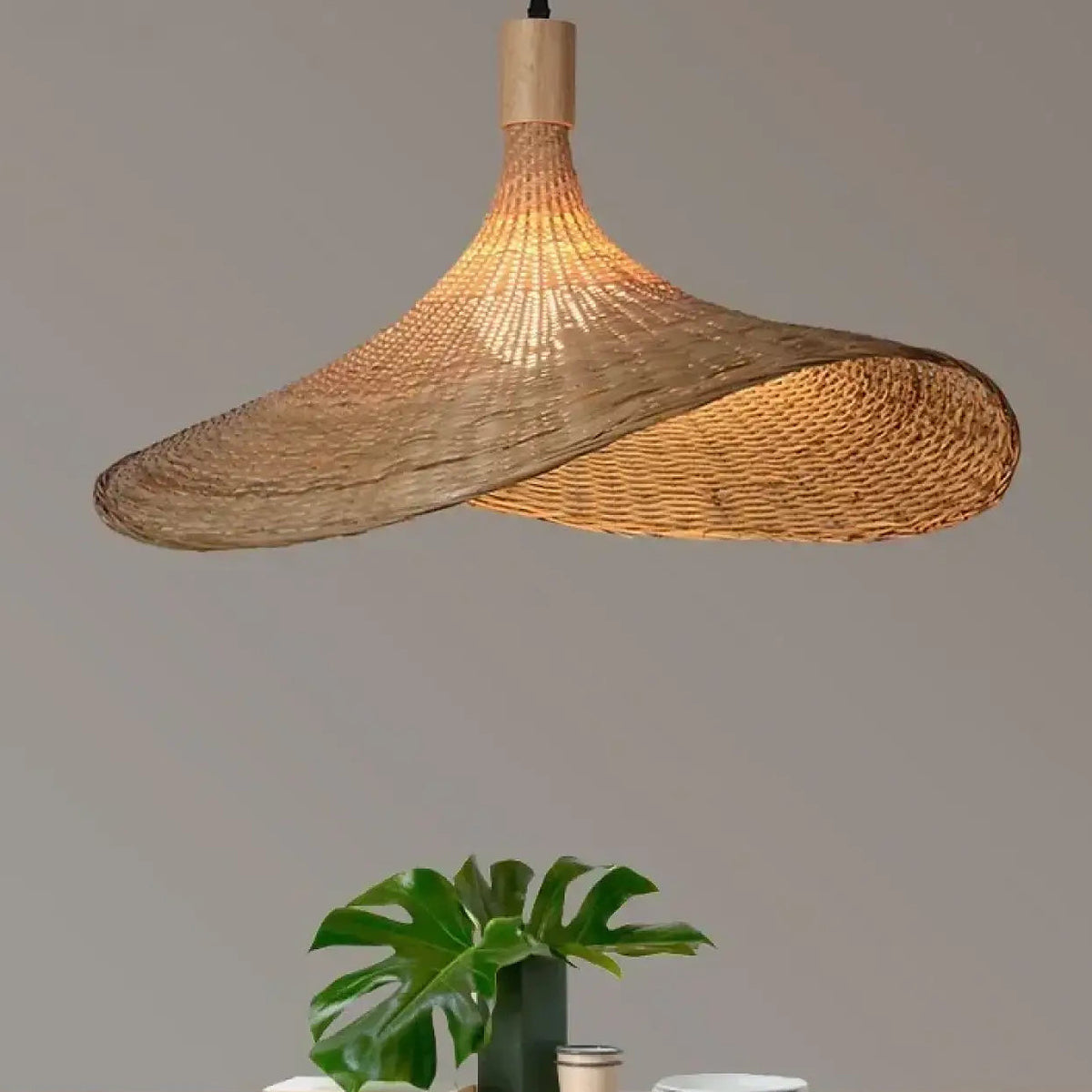 Suspension en bois et rotin tressé, style maison de campagne