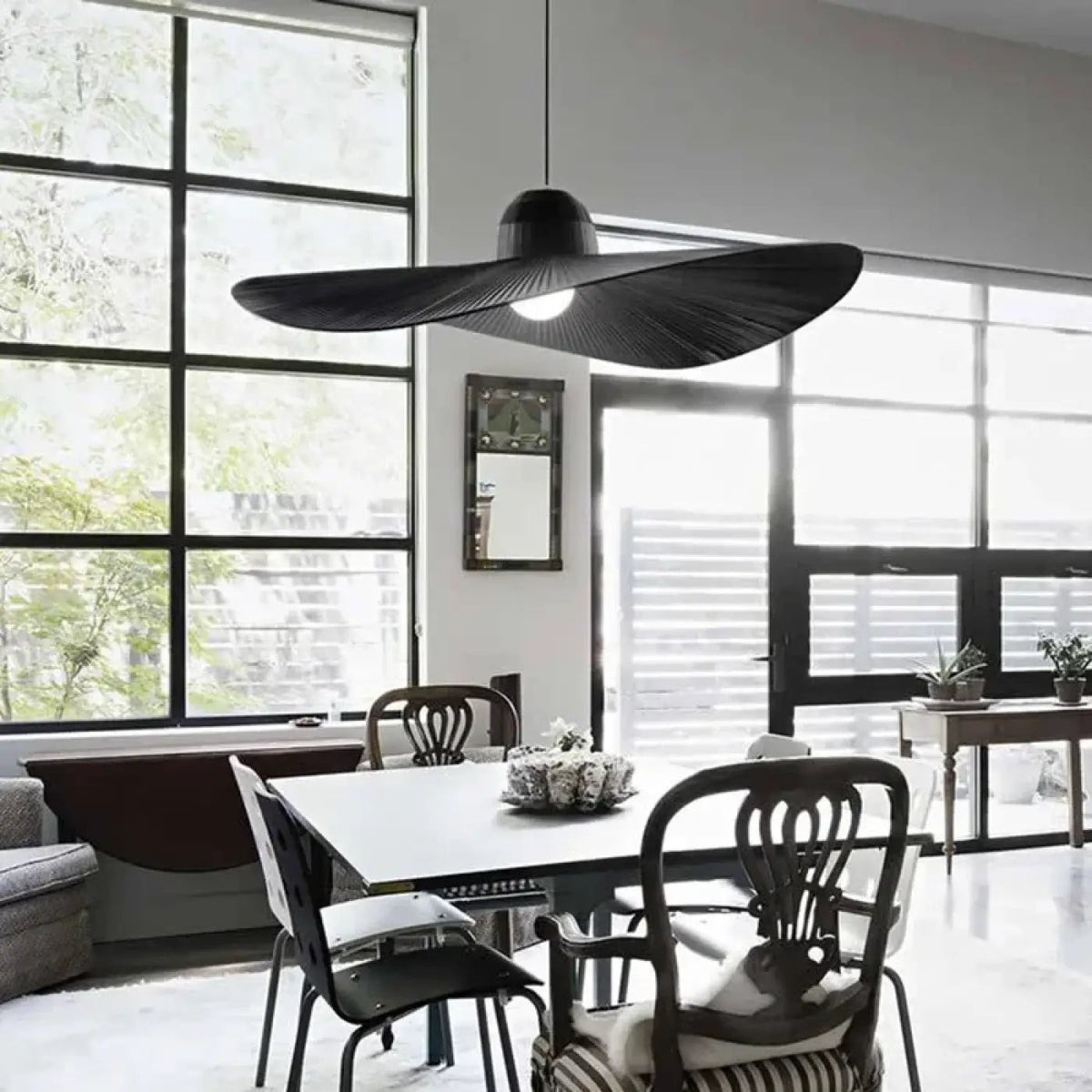 Suspension en forme de chapeau, noir ou blanc