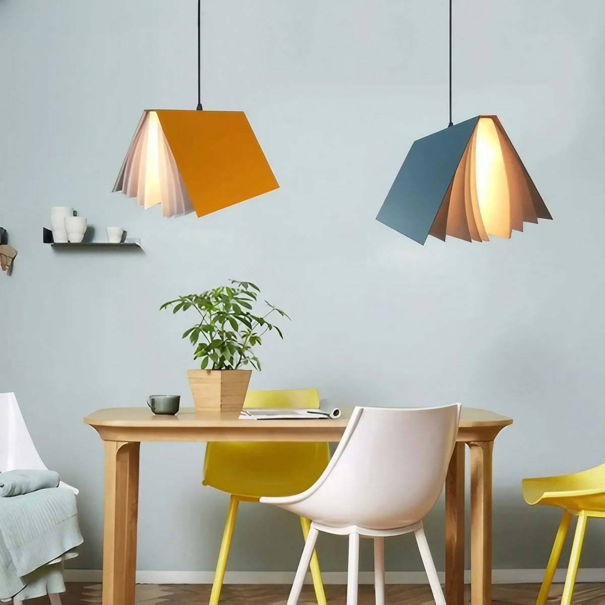 Suspension livre ouvert, cinq coloris, tailles S et M
