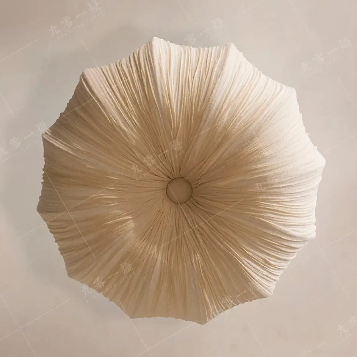 Suspension en forme de parapluie, tissu blanc texturé