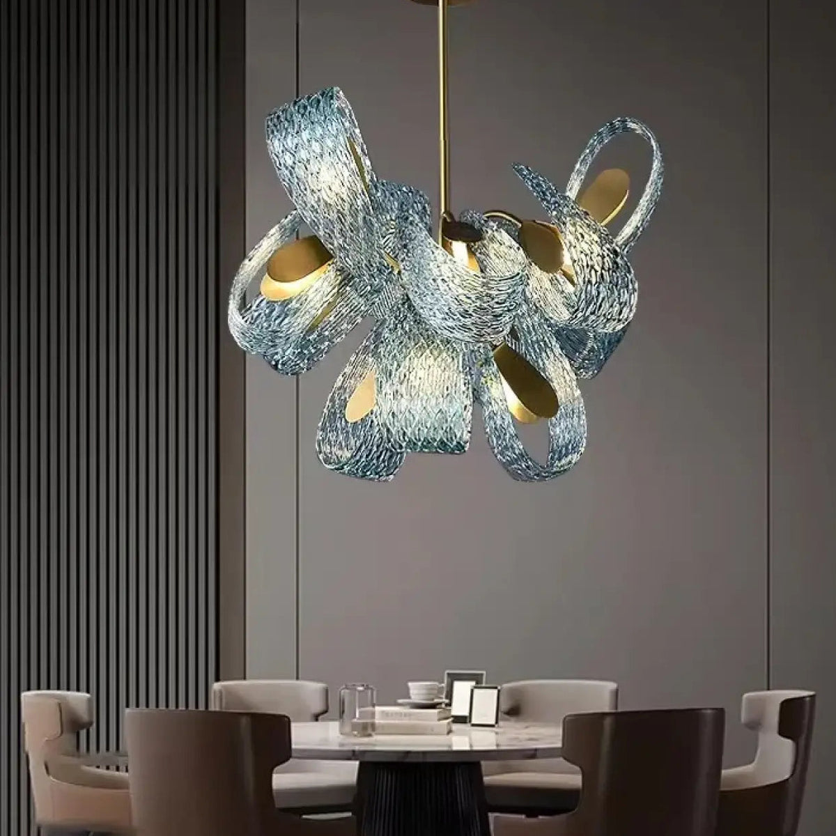 Suspension design en forme de nœud bleu