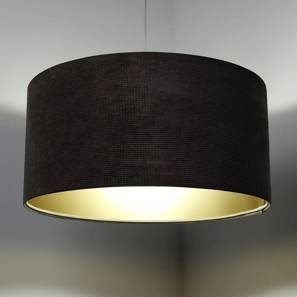 Suspension en tissu marron et doré, grand abat-jour chic