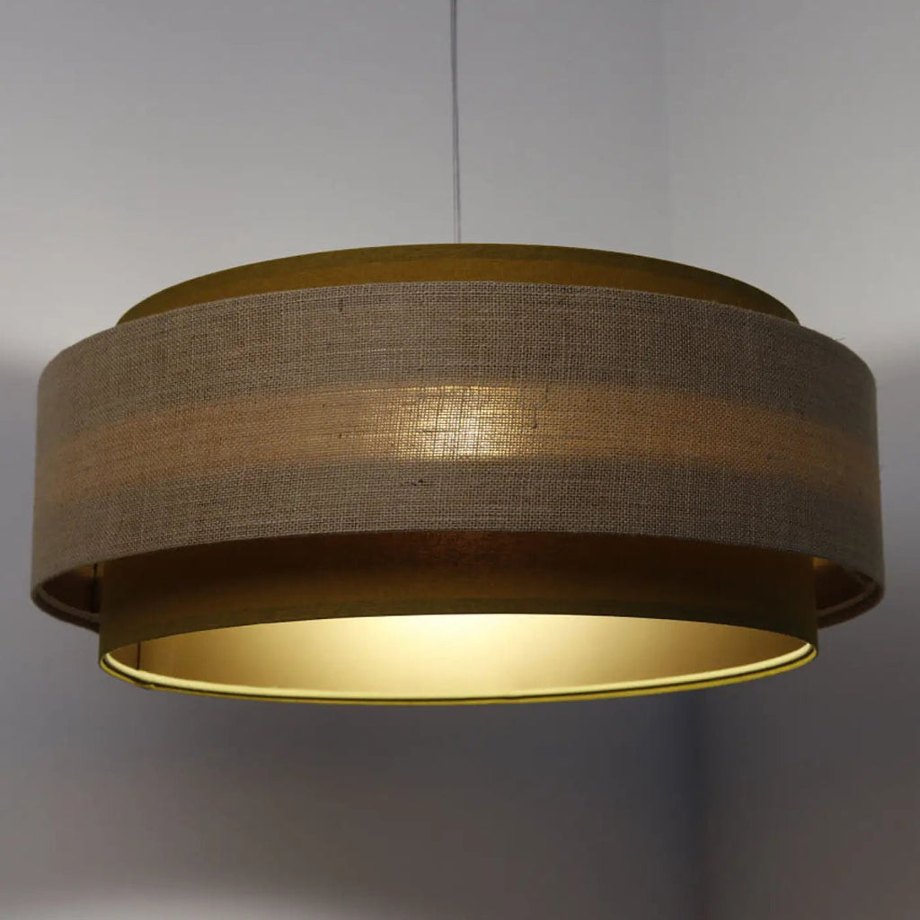 Suspension en tissu moutarde et beige, finitions dorées