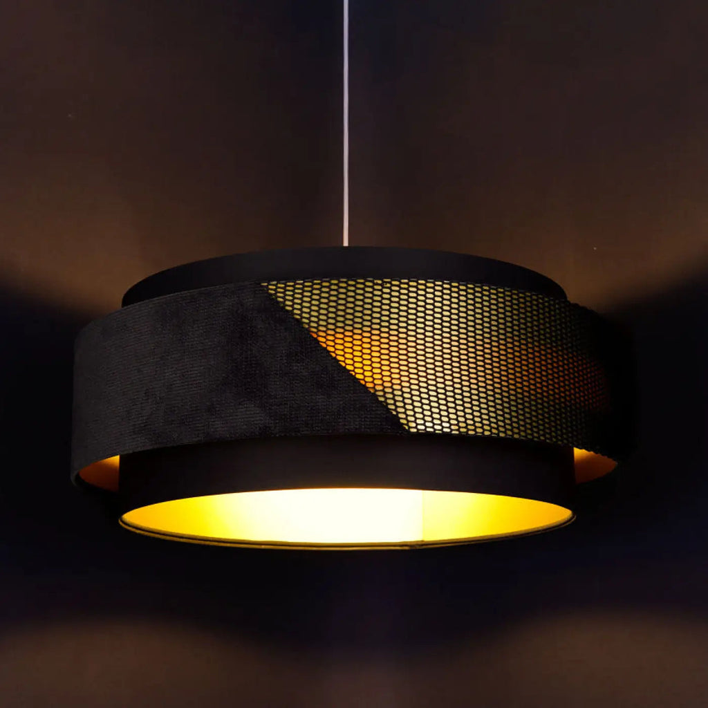 Suspension en tissu noir et doré, une touche chic au plafond