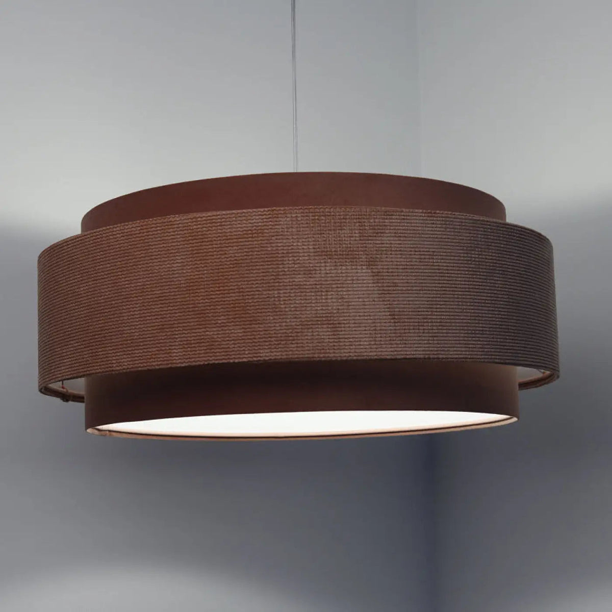 Suspension en tissu rose et blanc, finitions soignées