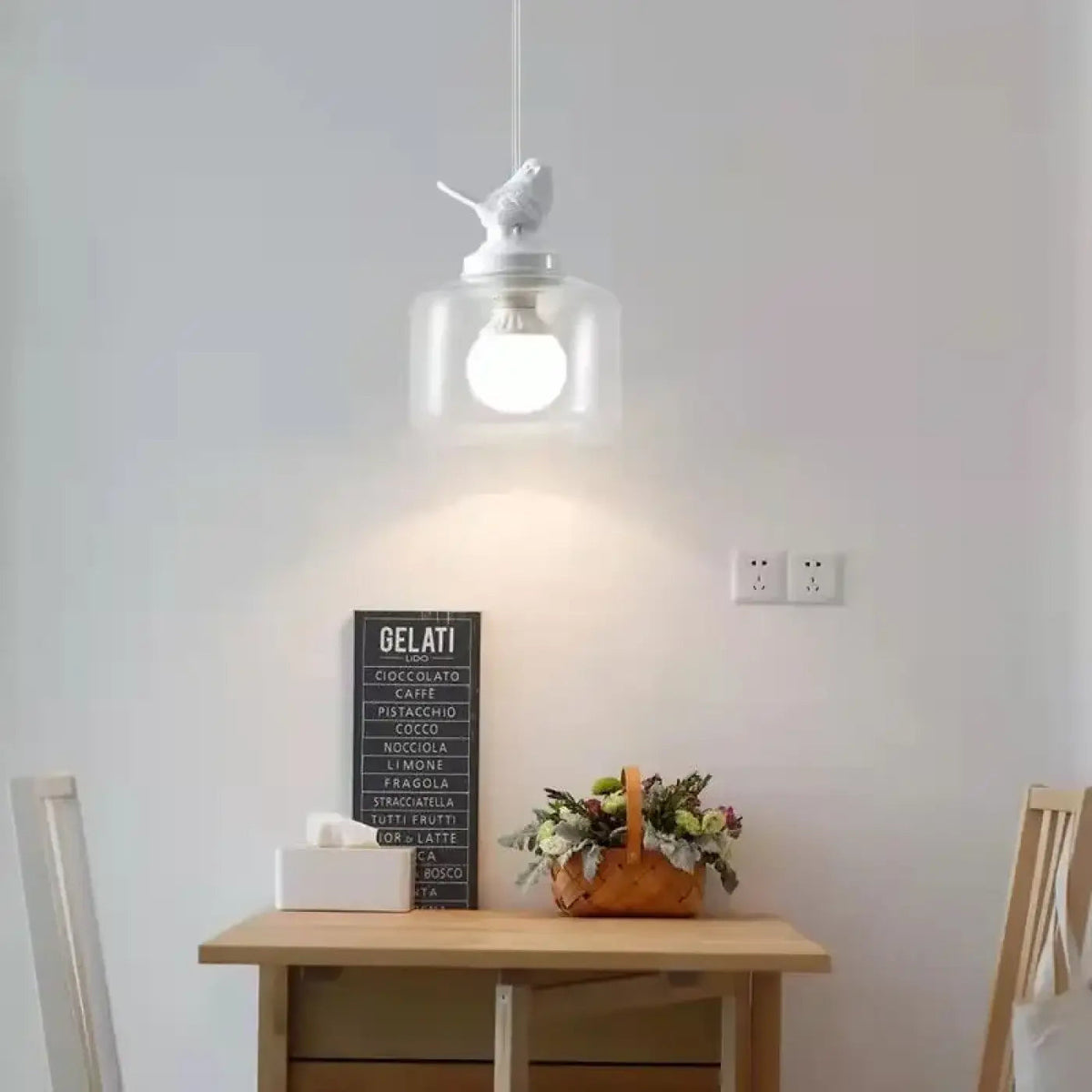 Suspension en verre gravée d'un oiseau blanc