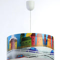 Suspension enfant multicolore, décor de maisons et voitures