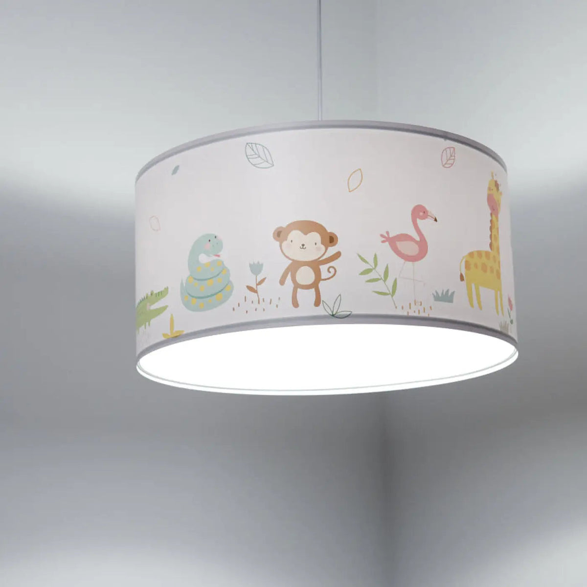 Suspension enfant blanche aux singes, décor savane vert clair